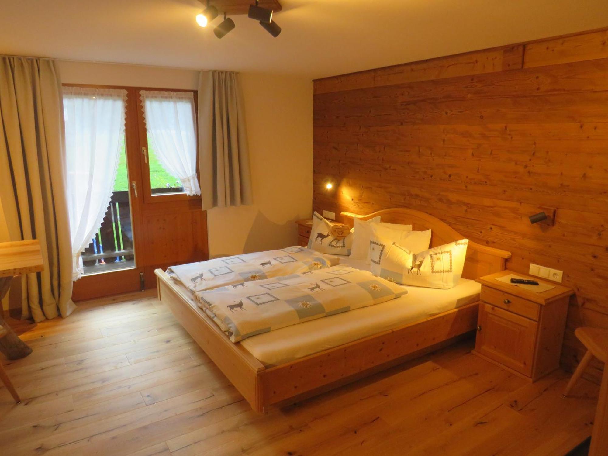 Haus Hubertus - Gaestehaus Sahler พาร์เตอเนน ภายนอก รูปภาพ